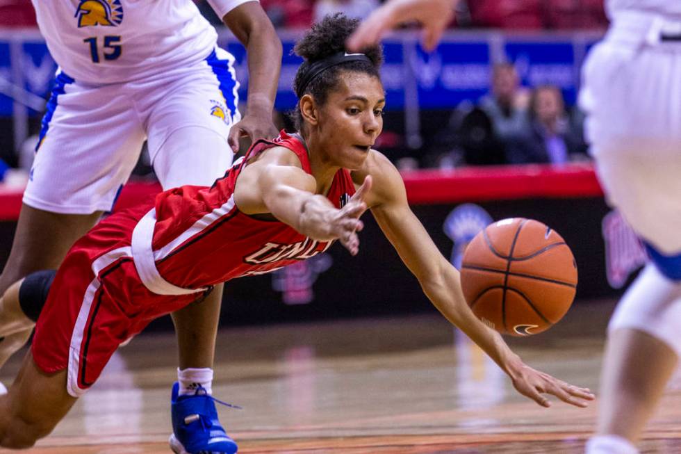 UNLV Lady Rebels guard Bailey Thomas (14, below) dives for a loose ball with San JosŽ Sta ...