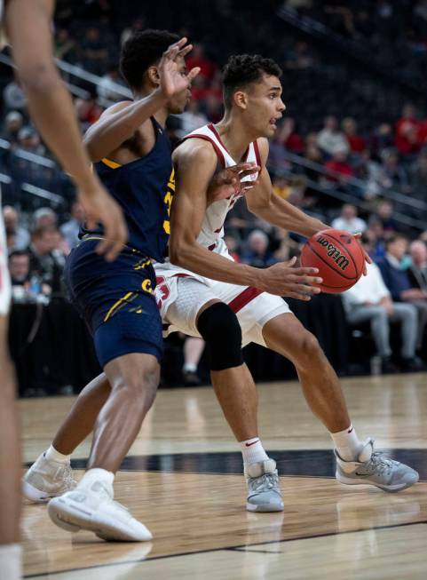 Stanford's forward Oscar da Silva (13) looks to pass during the game against University of Cali ...