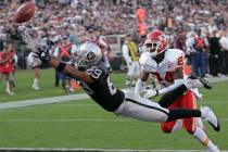 Oakland Raiders wide receiver Ronald Curry (89) misses a pass in the end zone in front of Kansa ...