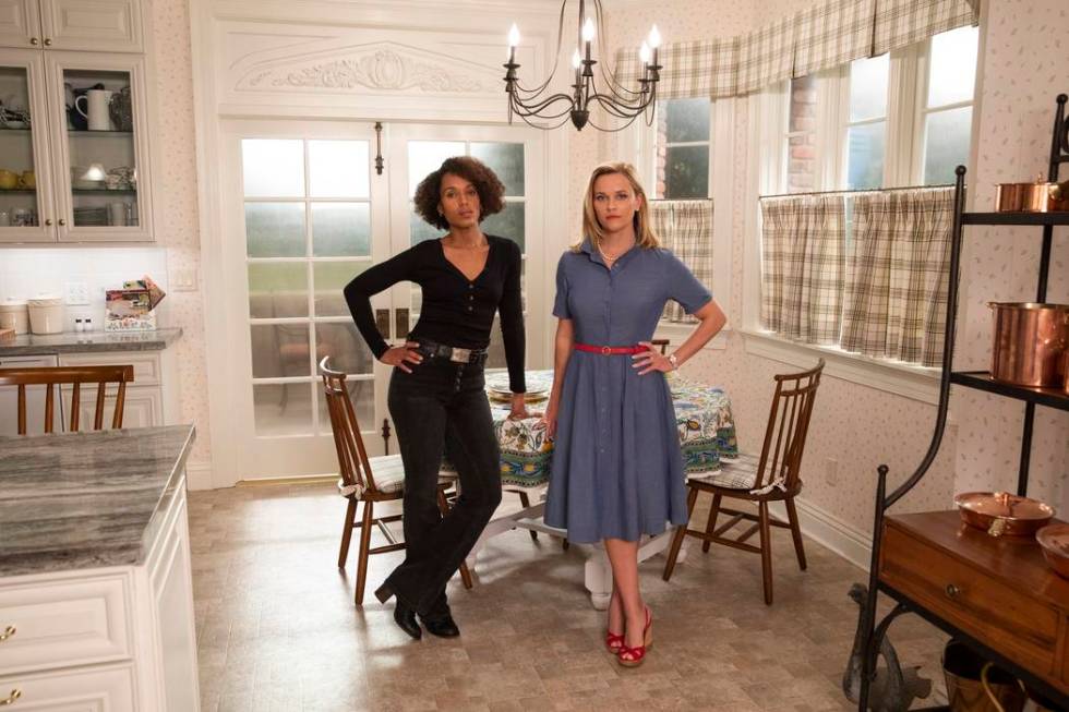 Kerry Washington and Reese Witherspoon star in "Little Fires Everywhere." (Hulu)