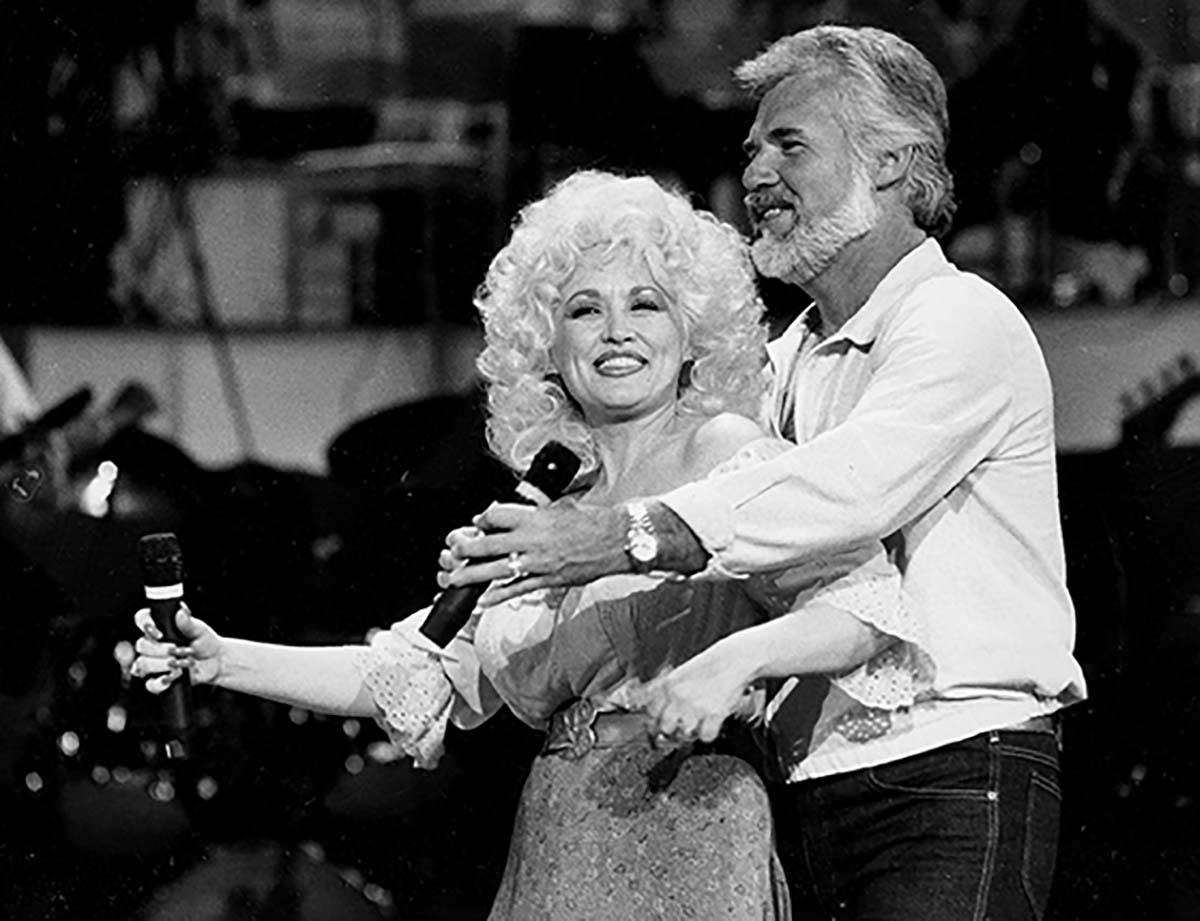 In this Sept. 27, 1983 file photo, Country Music singers Dolly Parton and Kenny Rogers rehearse ...