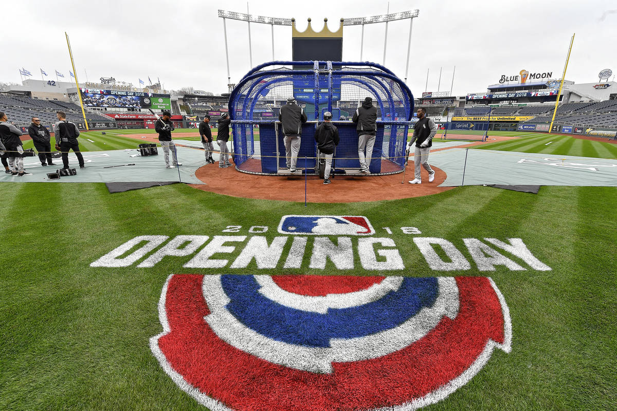 The Chicago White Sox take batting practice during a baseball workout, Wednesday, March 28, 201 ...