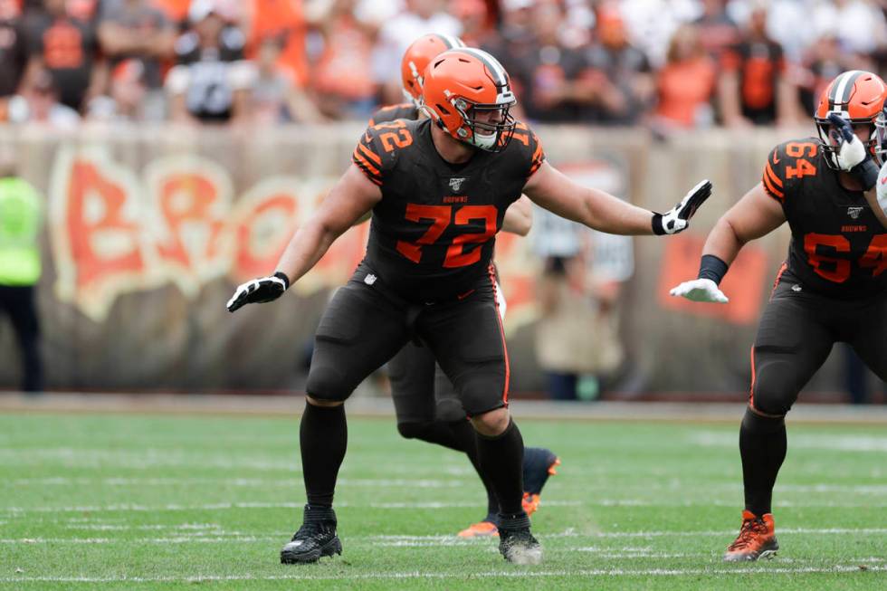 Cleveland Browns offensive guard Eric Kush (72) plays against the Tennessee Titans during the f ...