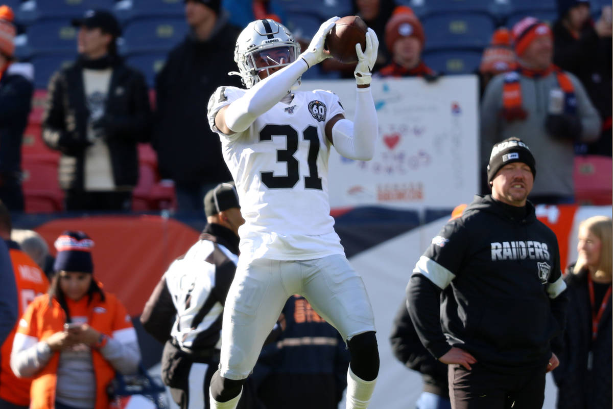 Oakland Raiders cornerback Isaiah Johnson (31) catches a ball during a warmup drill before an N ...