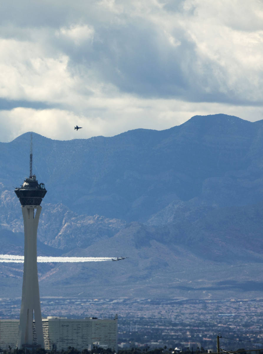 The U.S. Air Force Air Demonstration Squadron, the ÒThunderbirds,Ó fly past the Strat ...