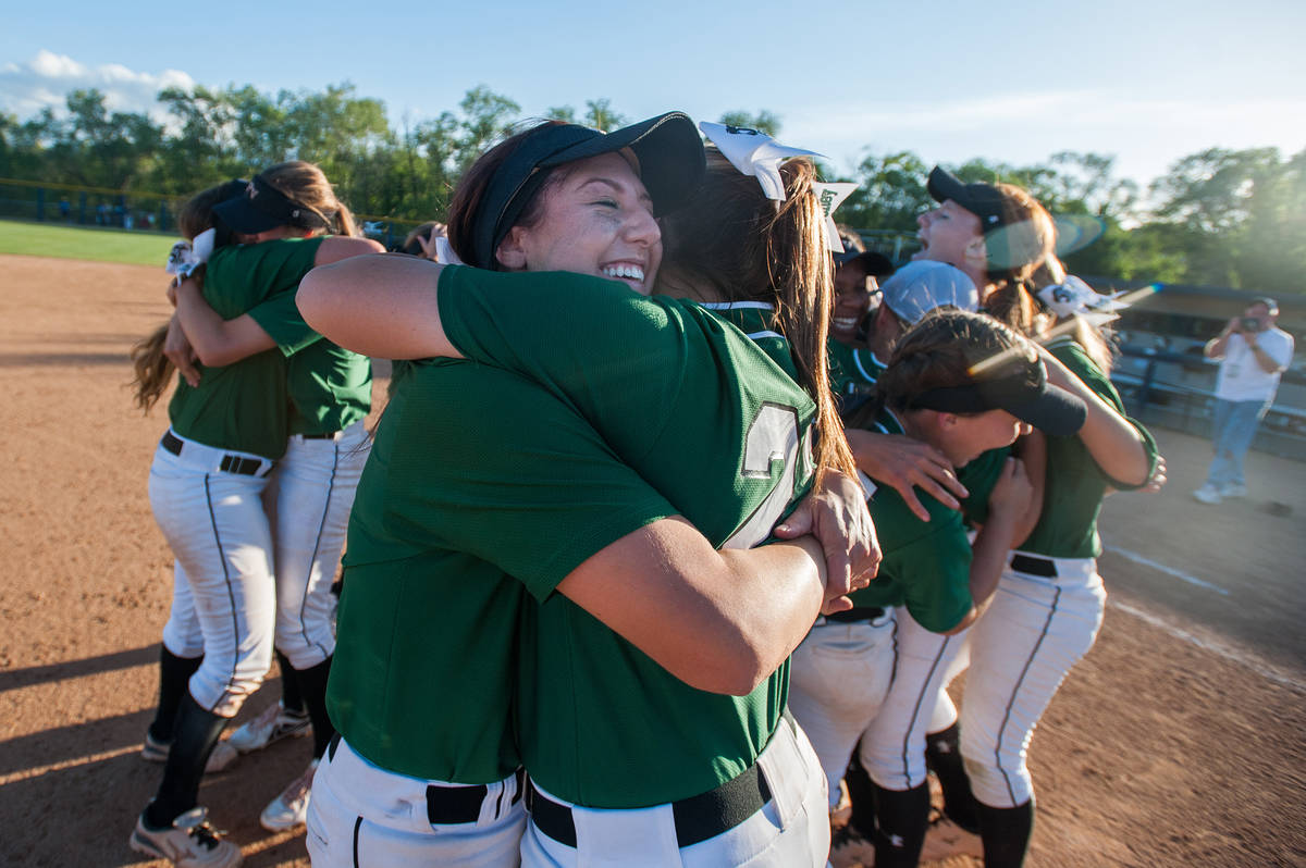 alo Verde's Kelsea Sweeney, right, and Rachel Williams hug after their team defeated Reed 12-8 ...