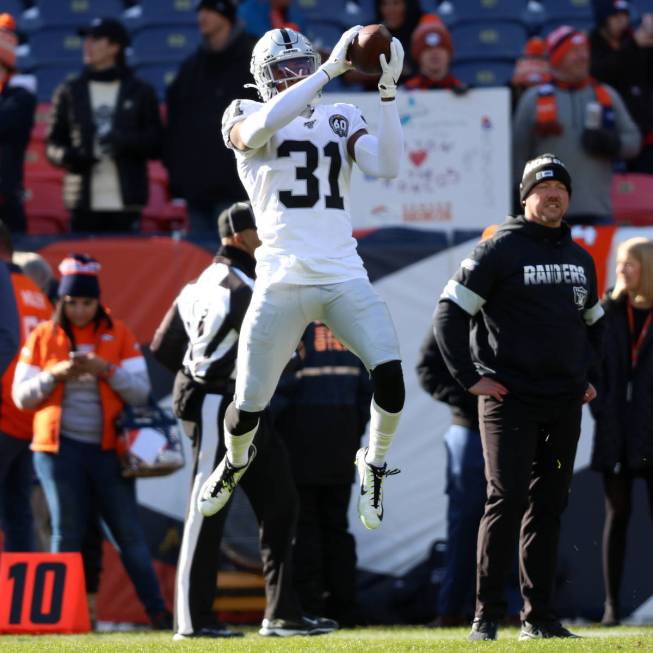 Oakland Raiders cornerback Isaiah Johnson (31) catches a ball during a warmup drill before an N ...