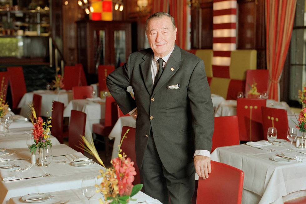 This Nov. 12, 1999 file photo shows restaurateur Sirio Maccioni, owner of Le Cirque 2000, stand ...