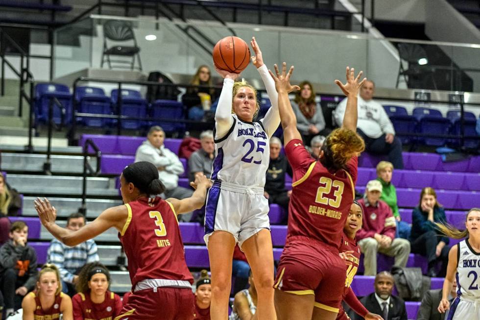 Holy Cross forward Lauren Manis. Courtesy of Holy Cross athletics.