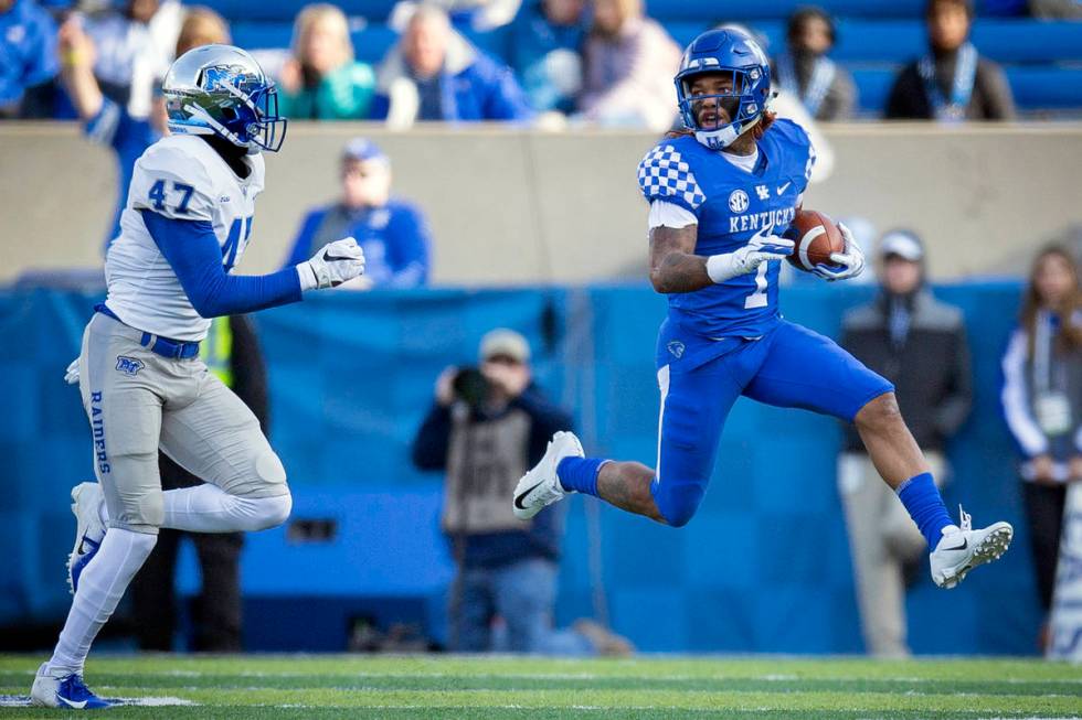 Kentucky wide receiver Lynn Bowden Jr. (1) runs a punt return past Middle Tennessee wide receiv ...