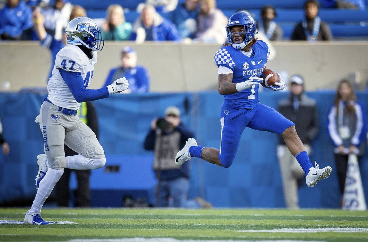 Kentucky wide receiver Lynn Bowden Jr. (1) runs a punt return past Middle Tennessee wide receiv ...