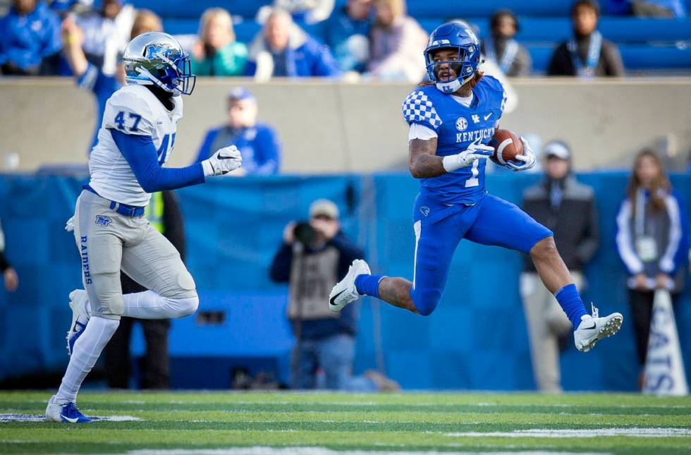 Kentucky wide receiver Lynn Bowden Jr. (1) runs a punt return past Middle Tennessee wide receiv ...