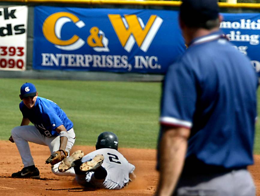 RALPH FOUNTAIN/REVIEW-JOURNAL Bishop Gorman High School baseball player Taylor Cole tags out G ...