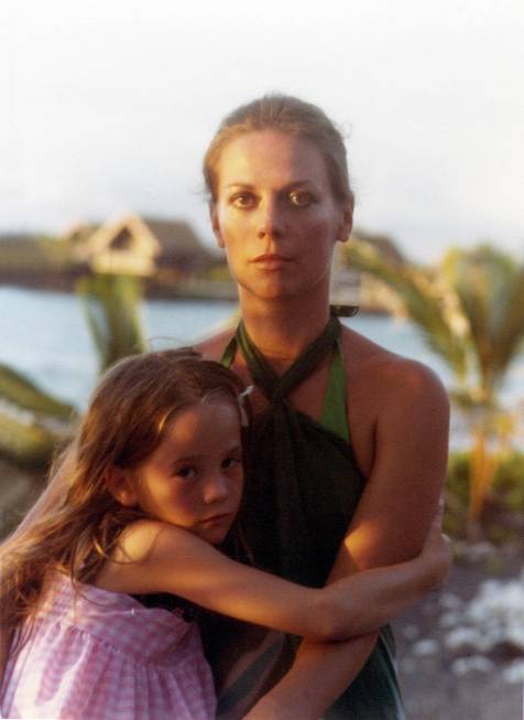 Natalie Wood with her daughter, Natasha Gregson Wagner, in Hawaii in 1978 (HBO)