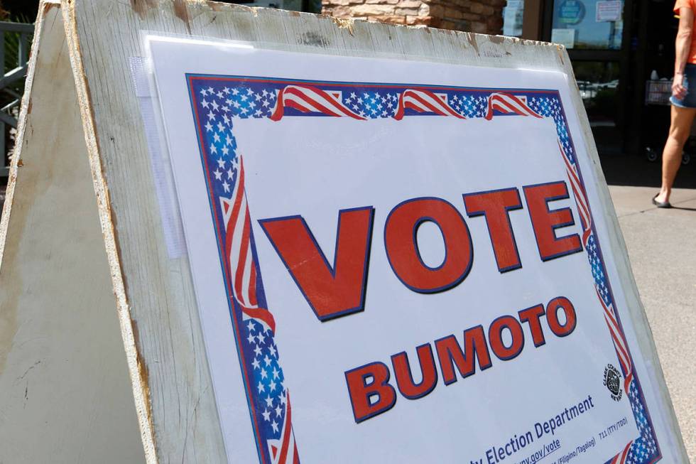 A sign indicates a polling station. (Chitose Suzuki/Las Vegas Review-Journal)