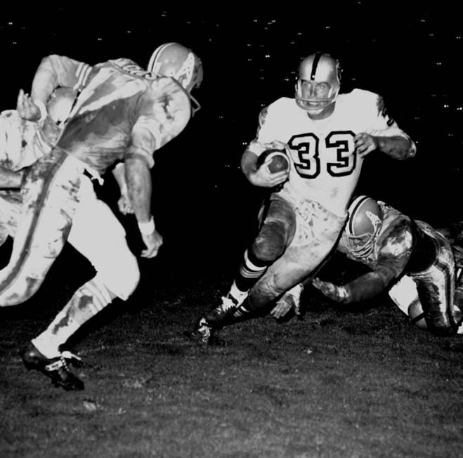 Oakland Raiders fullback Billy Cannon (3) explodes around his right end for nine yards before h ...