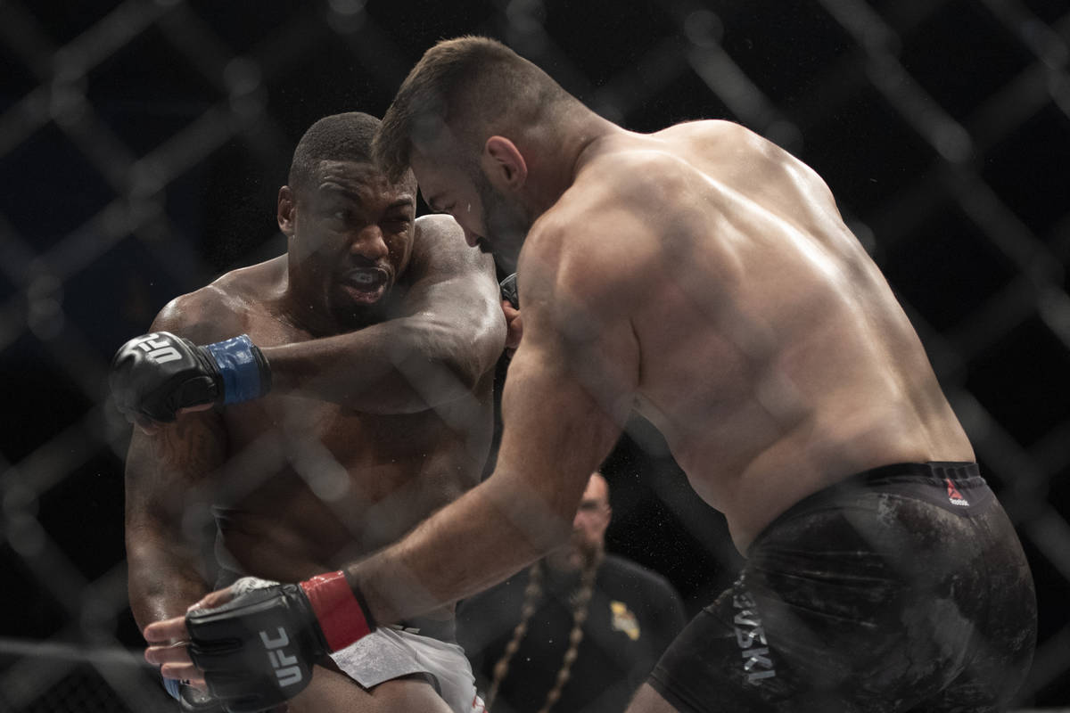Walt Harris, left, follows through on a punch to Andrei Arlovski during the first round of a he ...
