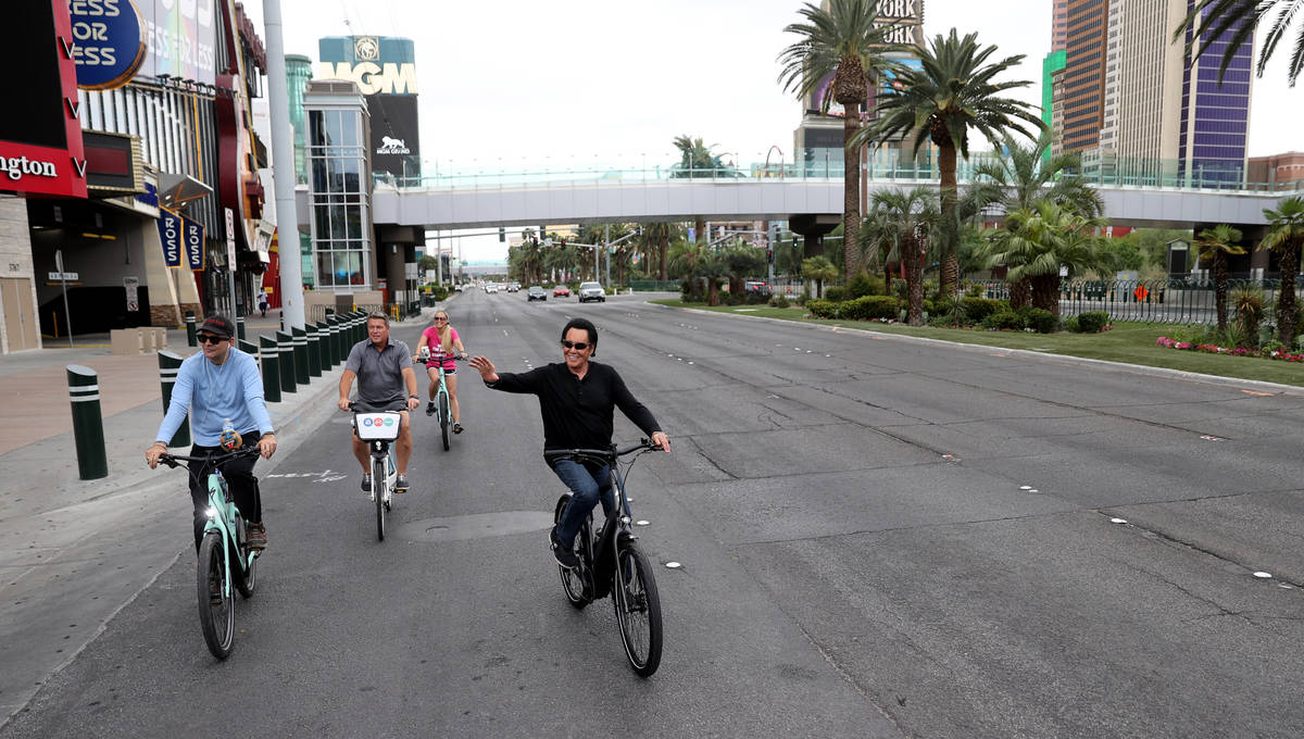 Mr. Las Vegas Wayne Newton, right, rides a bicycle on the Strip in Las Vegas with, from left, L ...