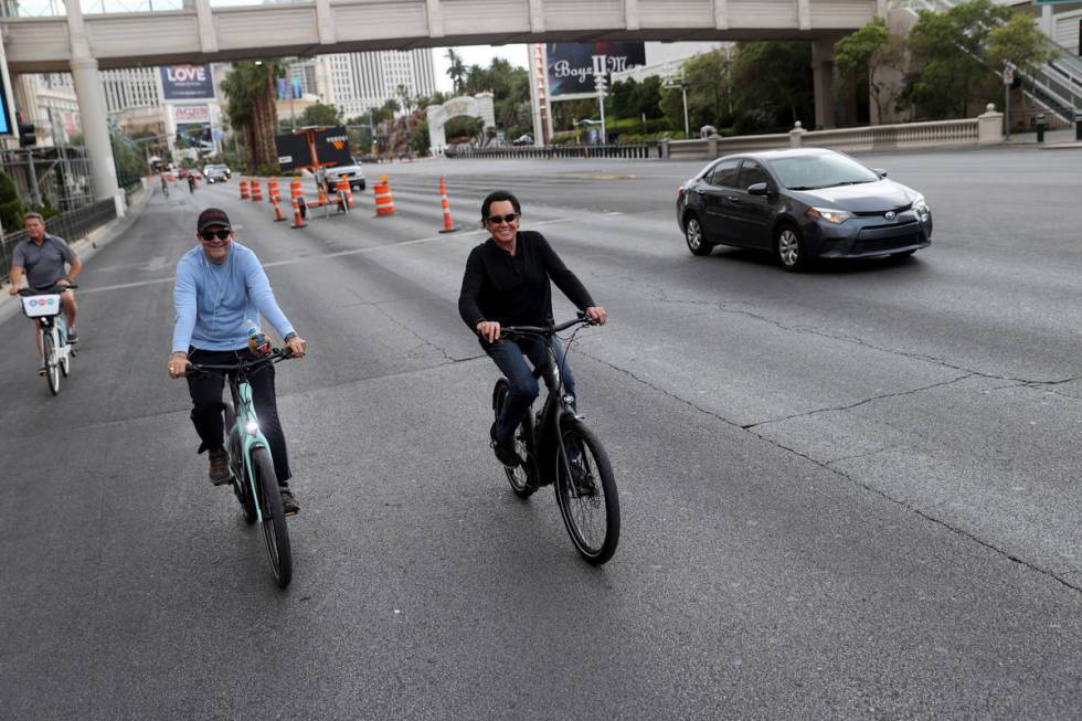 Mr. Las Vegas Wayne Newton, right, rides a bicycle on the Strip in Las Vegas with Las Vegas Rev ...