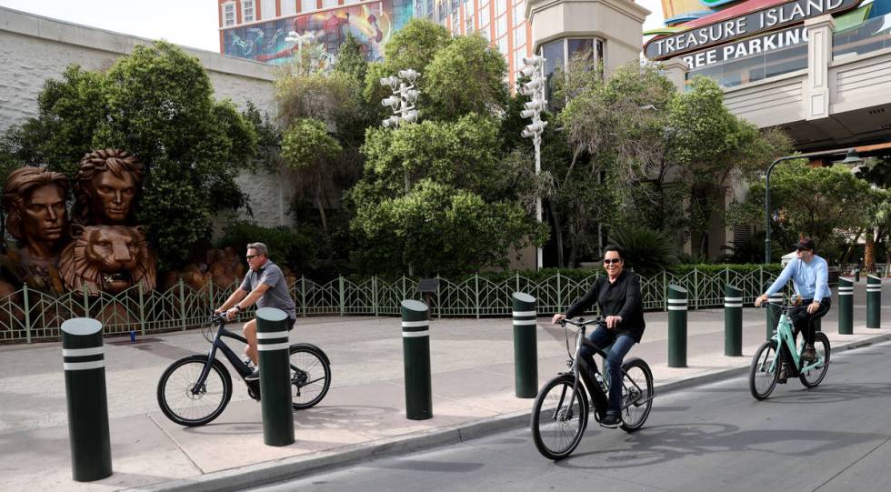 Mr. Las Vegas Wayne Newton, center, rides a bicycle on the Strip in Las Vegas with Las Vegas Re ...