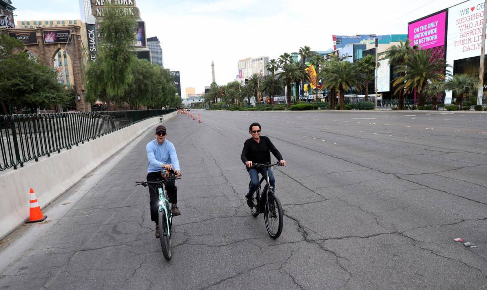 Mr. Las Vegas Wayne Newton, right, rides a bicycle on the Strip in Las Vegas with Las Vegas Rev ...