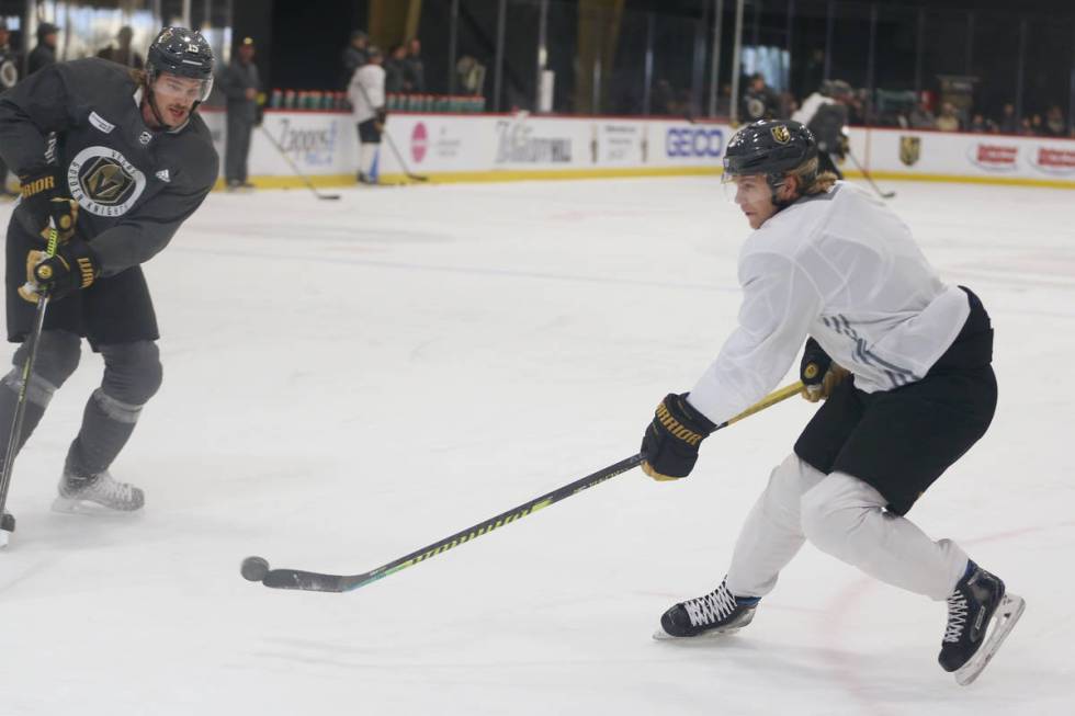 Vegas Golden Knights forward William Karlsson (71), right, reaches for the puck against defense ...