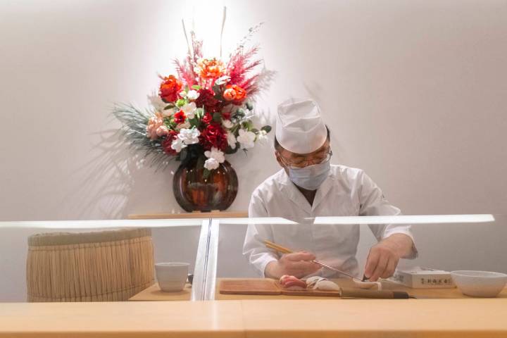 Executive chef Kaz Iida prepares sushi at Yui Edomae Sushi on Thursday, May 28, 2020, in Las Ve ...