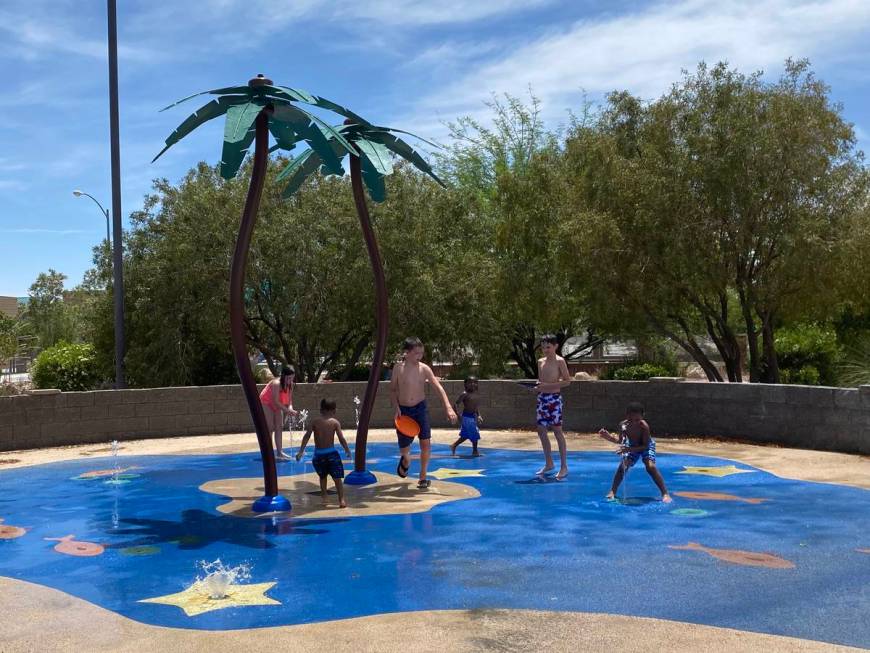 Children playing in the splash pad at Tropical Breeze Park in North Las Vegas (Amanda Bradford/ ...