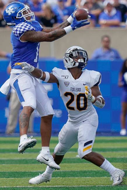 Kentucky wide receiver Lynn Bowden Jr. (1) catches a pass over the head of Toledo safety Saeed ...