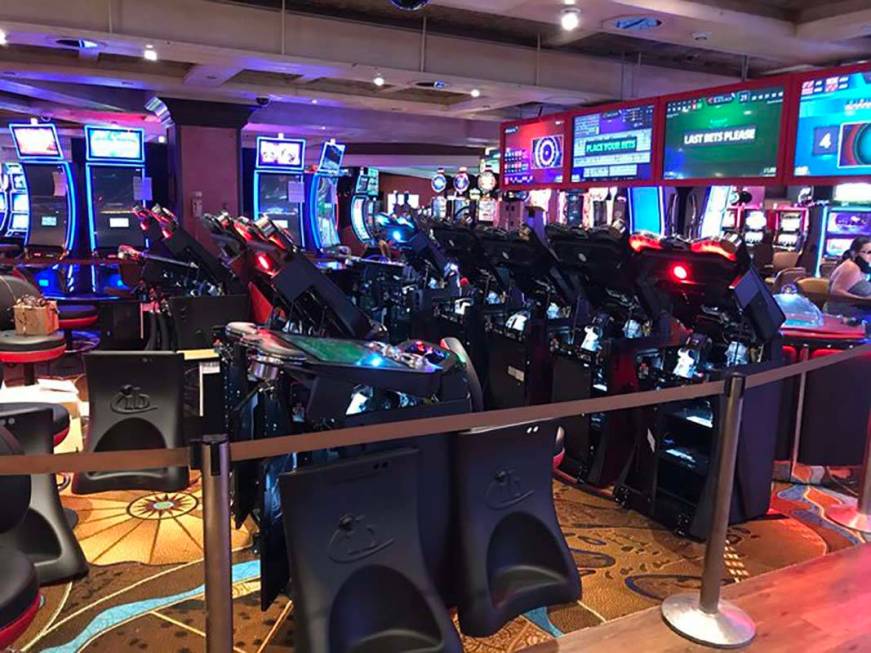 Out of commission machines on the casino floor at the Treasure Island. (Blake Apgar/Las Vegas R ...