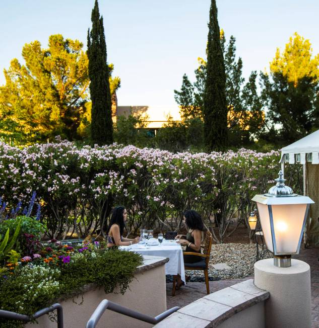 People dine outdoors at Vintner Grill in Las Vegas on Wednesday, June 10, 2020. (Chase Stevens/ ...