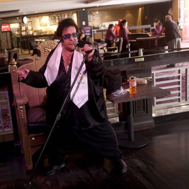 Pete "Big Elvis" Vallee performs at the Piano Bar at Harrah's Las Vegas in his first ...