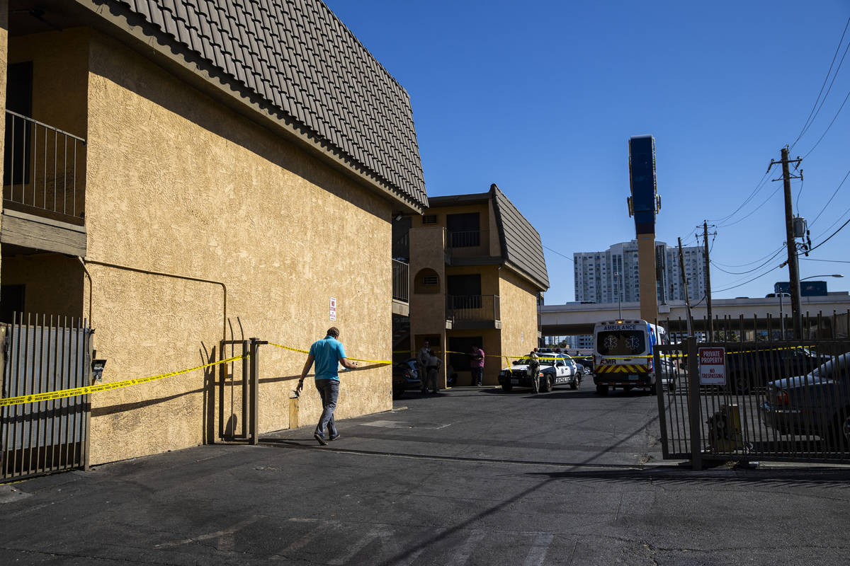 Las Vegas police investigate the scene of a homicide around a Siegel Suites at Bonanza Road and ...