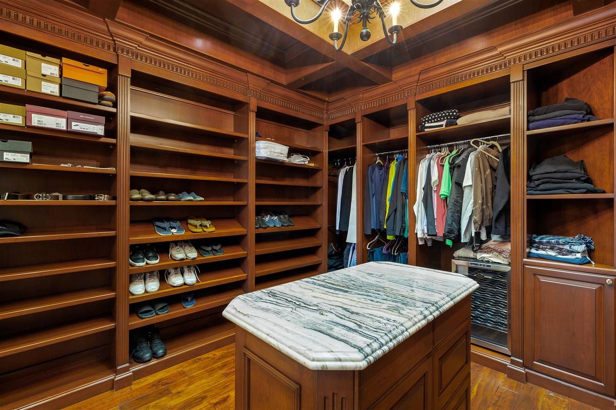 His closet. (Luxurious Real Estate)