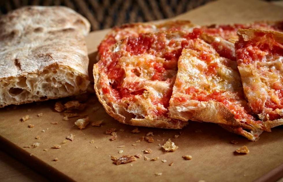 Pan de cristal con tomate at Jaleo. (Jaleo)