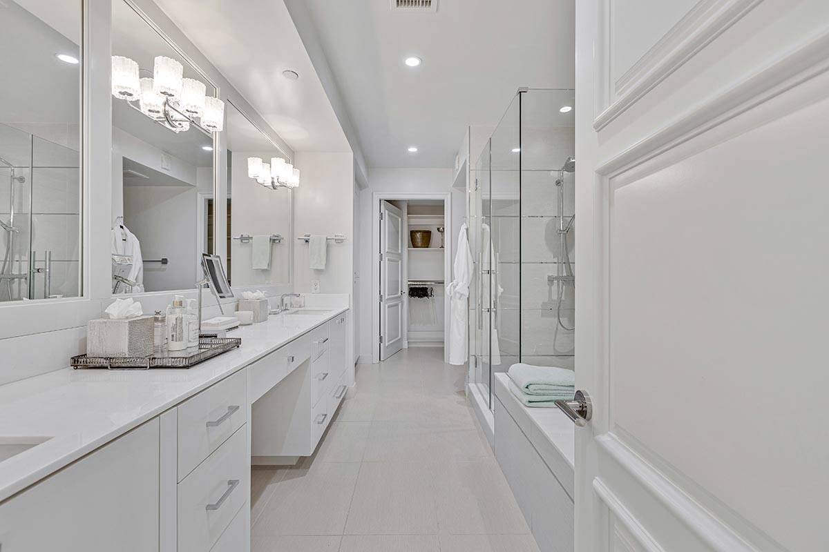 The master bath has lots of space. (Luxe Estates & Lifestyles)