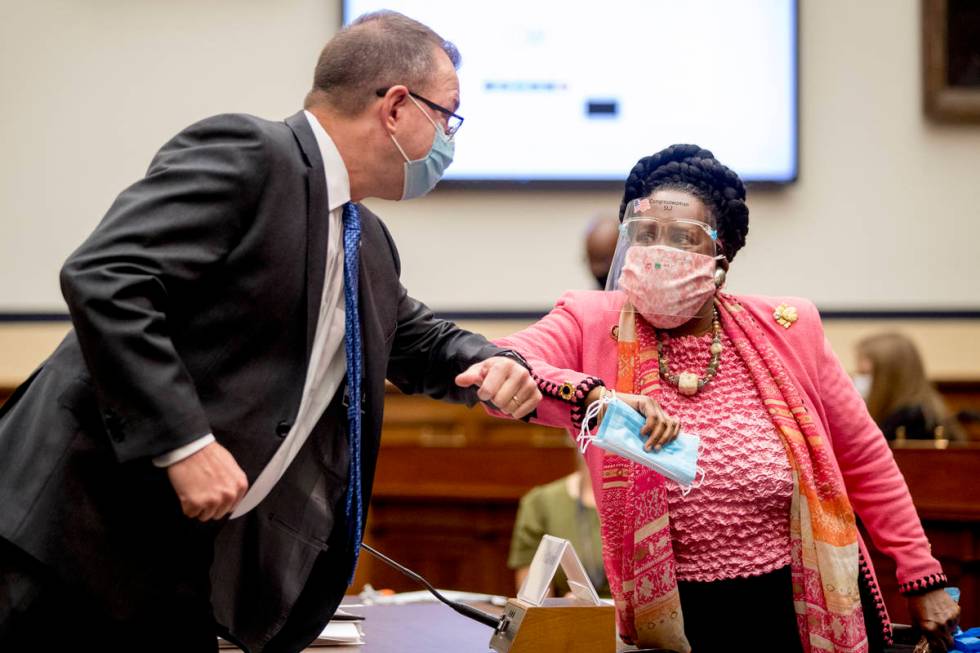 Federal Emergency Management Agency Administrator Peter Gaynor, left, greets Rep. Sheila Jackso ...