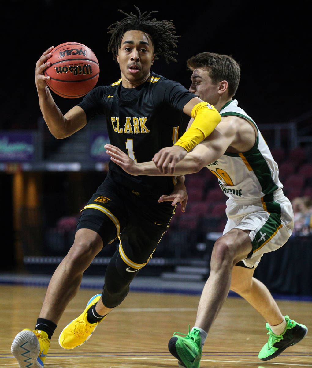 Clark's Frankie Collins (1) runs with the ball while being guarded by Bishop Manogue's Cort Bal ...