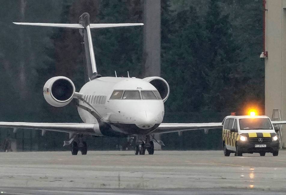 A special aircraft with the Kremlin critic Alexei Navalny on board is taxiing at Tegel Airport ...