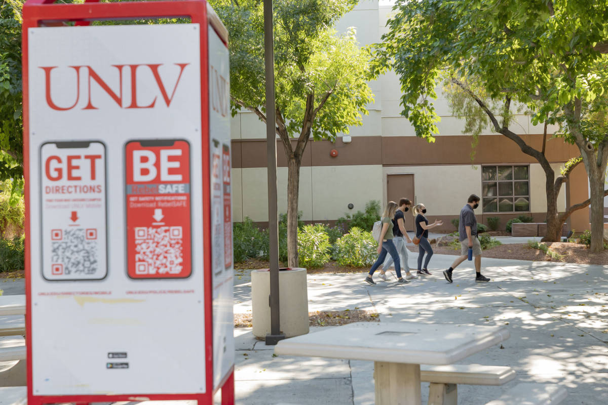 Students walk toward the Student Union at UNLV, in Las Vegas on Thursday morning, Aug. 27, 2020 ...