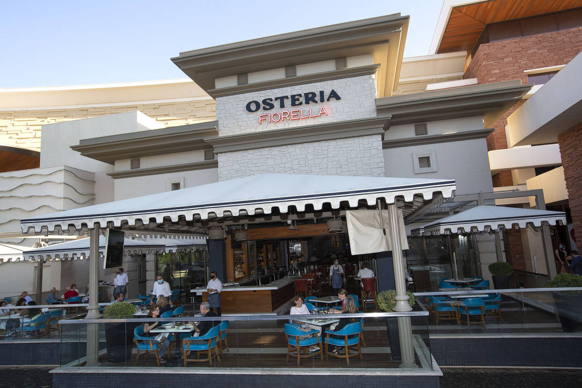 Diners fill the patio at Italian restaurant Osteria Fiorella in Red Rock Casino on Saturday, Au ...