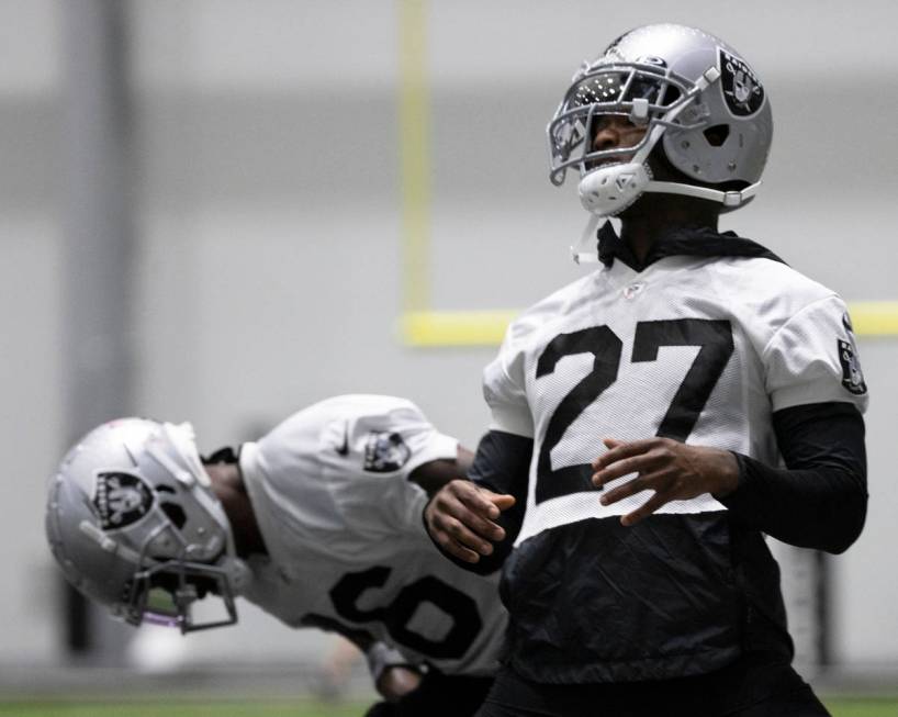 Raiders defensive back Trayvon Mullen (27) warms up during NFL football training camp practice ...