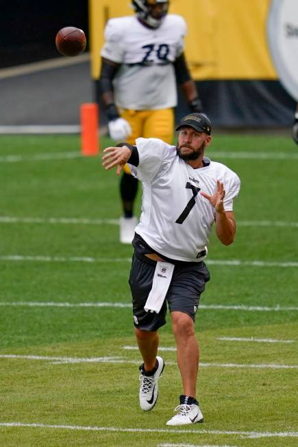 Pittsburgh Steelers quarterback Ben Roethlisberger (7) during an NFL football training camp pra ...