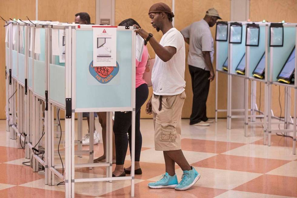 Las Vegans' cast their vote at the Doolittle Community Center, June 8, 2018. (Benjamin Hager/La ...