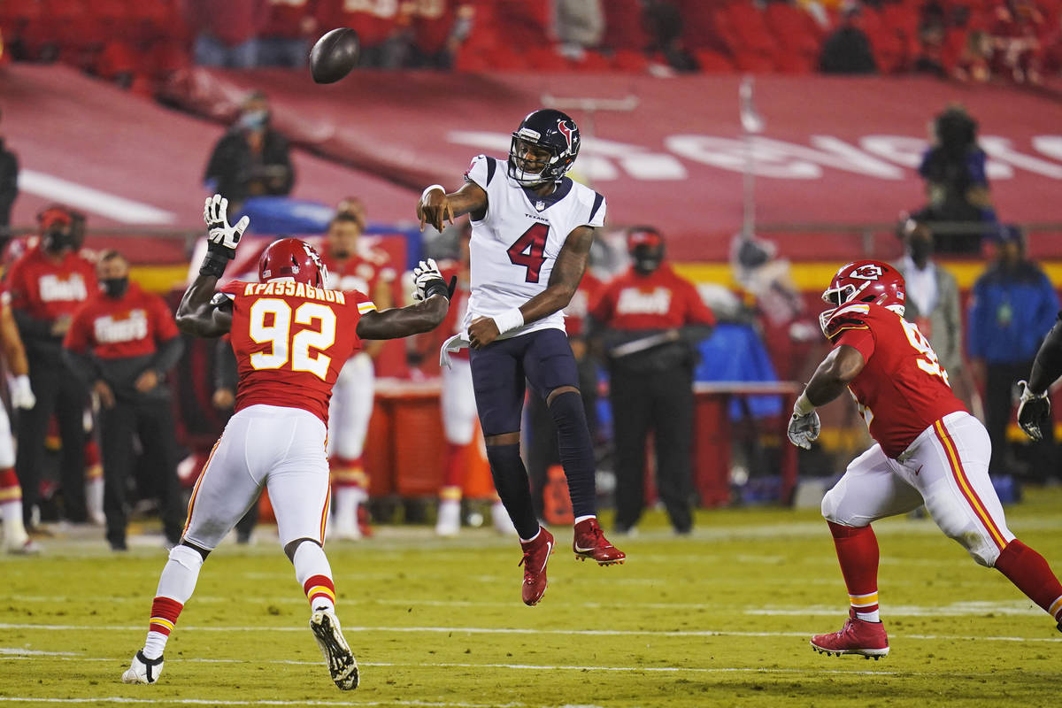 Houston Texans quarterback Deshaun Watson (4) throws over the reach of Kansas City Chiefs defen ...