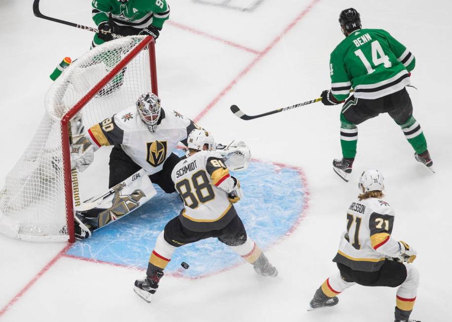 Dallas Stars left wing Jamie Benn (14) is stopped by Vegas Golden Knights goalie Robin Lehner ( ...