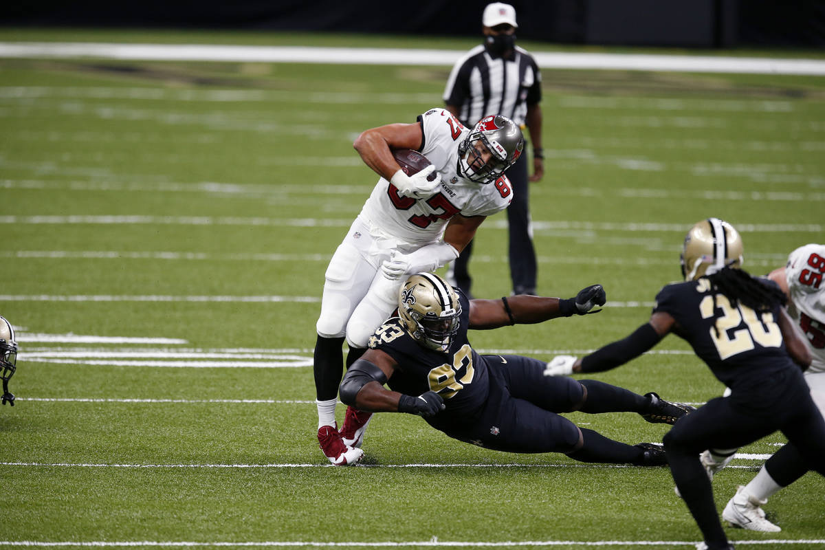 Tampa Bay Buccaneers tight end Rob Gronkowski (87) carries the ball against New Orleans Saints ...