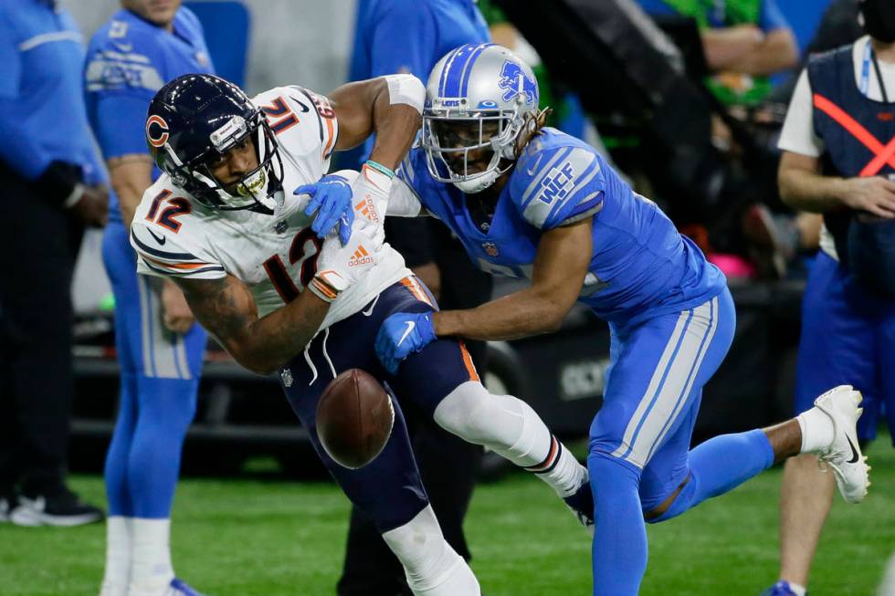 Detroit Lions cornerback Darryl Roberts (29) breaks up a pass intended for Chicago Bears wide r ...