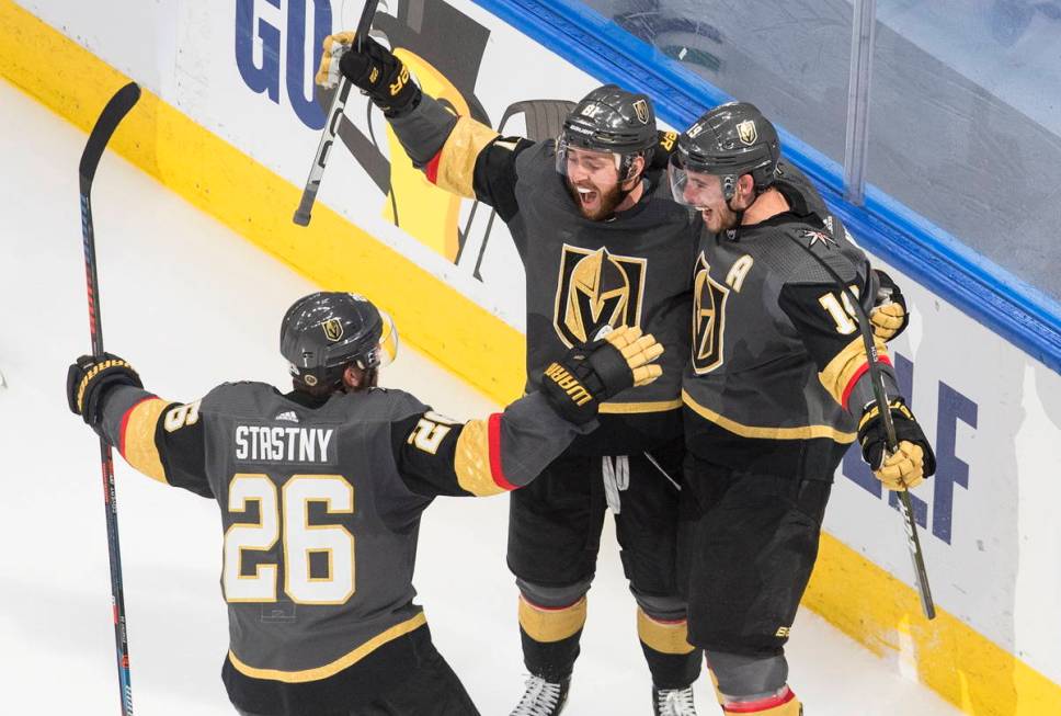 Vegas Golden Knights' Reilly Smith (19) celebrates his goal against the Dallas Stars with Paul ...