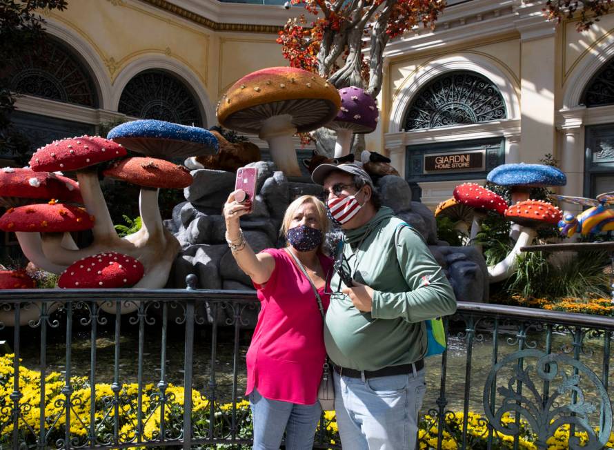 Marisel Vazquez, left, takes a selfie with Camilo Lopez, both visiting from Cuba, as they visit ...